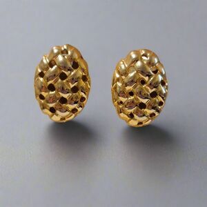 Vintage Gold Tone Basket Weave Earrings – Pierced Stud Style